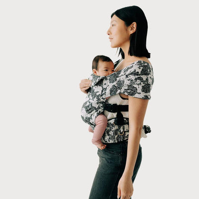 The Pearl Newborn Carrier