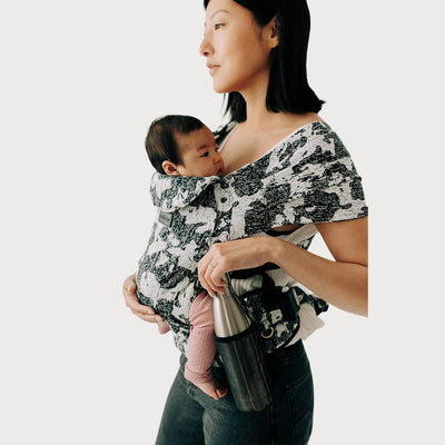 The Pearl Newborn Carrier